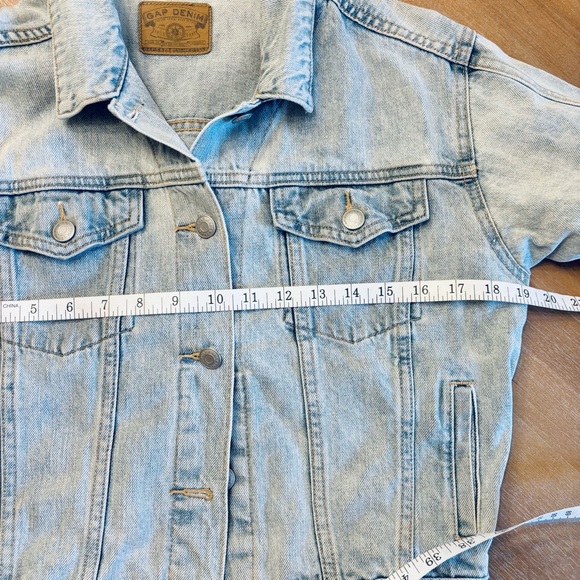 Gap Women’s Cropped Light Wash Denim Jacket, Size Small - Picture 11 of 13